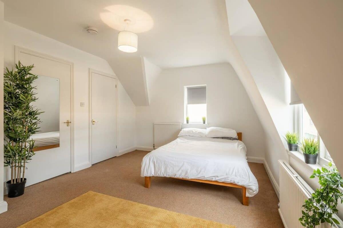 Holiday home Spacious 3 Bedroom Flat In Heart Of City Centre *