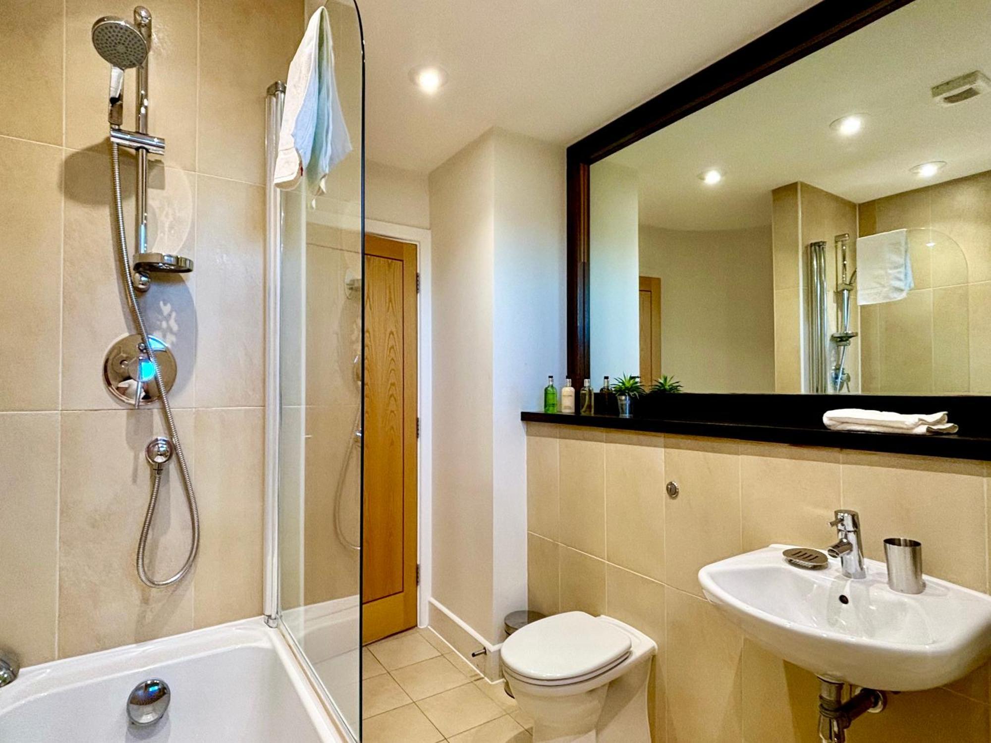 Apartment Your Space - The Hamilton's *