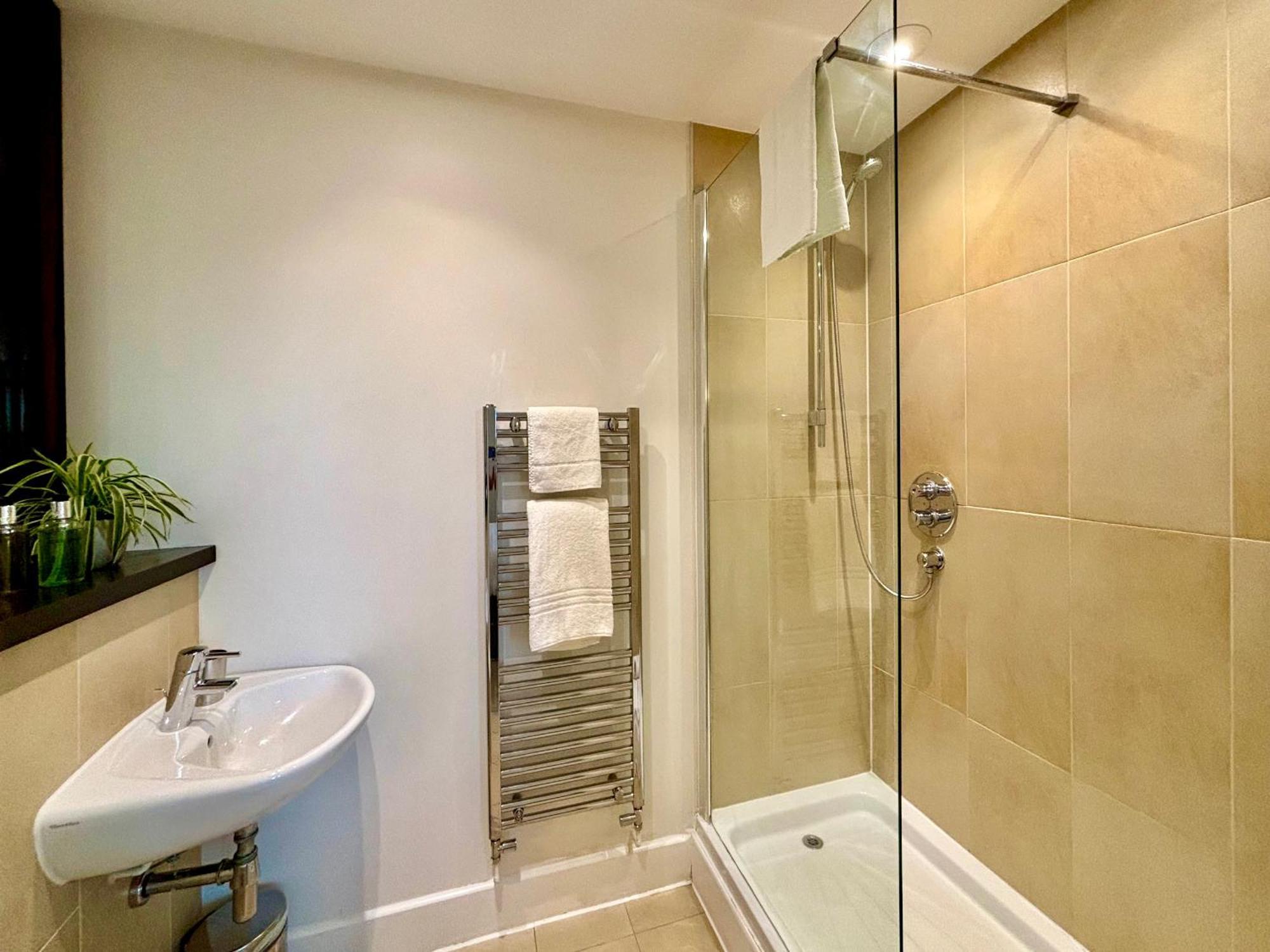 Apartment Your Space - The Hamilton's *