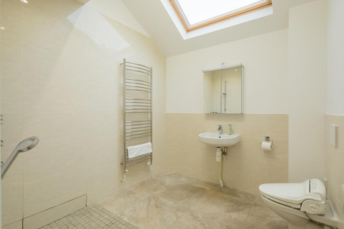 Large 4 Bedroom With Garden And Free Parking Holiday home Cambridge (Cambridgeshire)