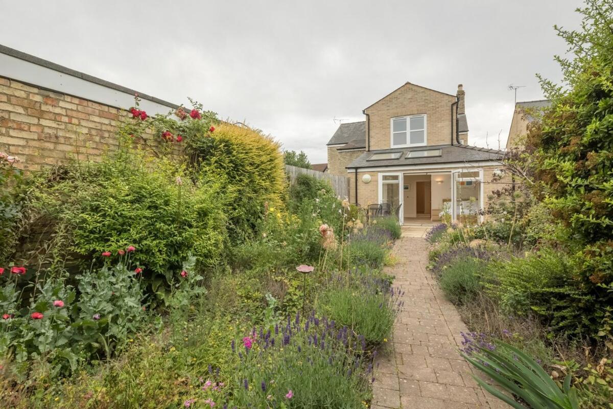 Large 4 Bedroom With Garden And Free Parking * Cambridge (Cambridgeshire)