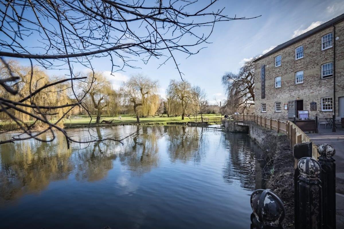 Luxury City Centre Stunning River Views *