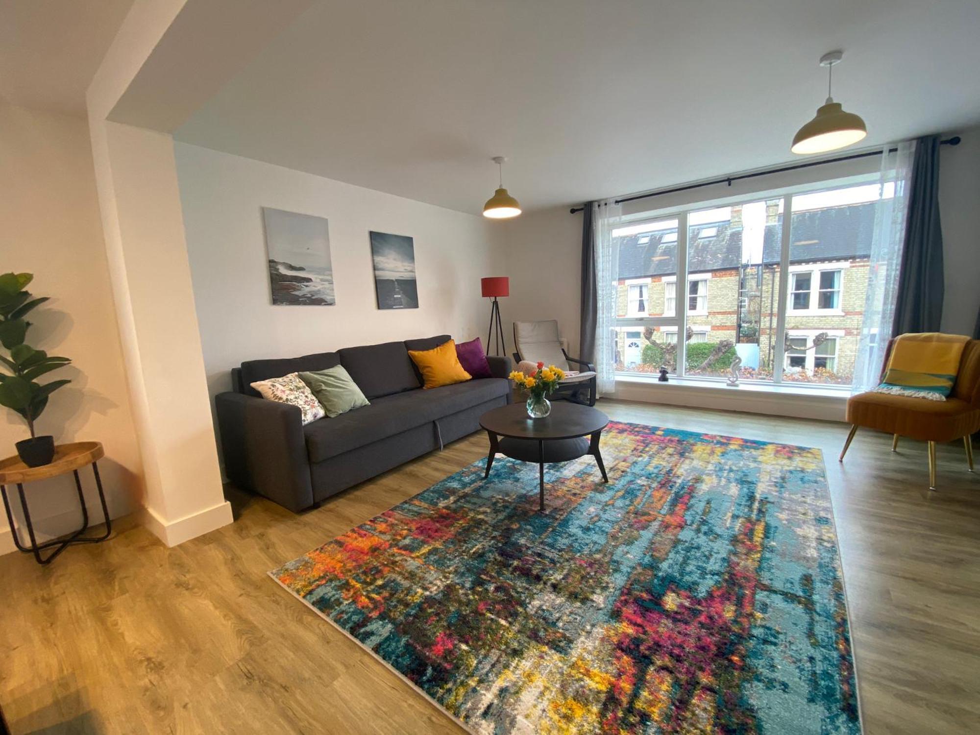 Apartment Riverside With 2br Flats At The Centre-parking-balcony *