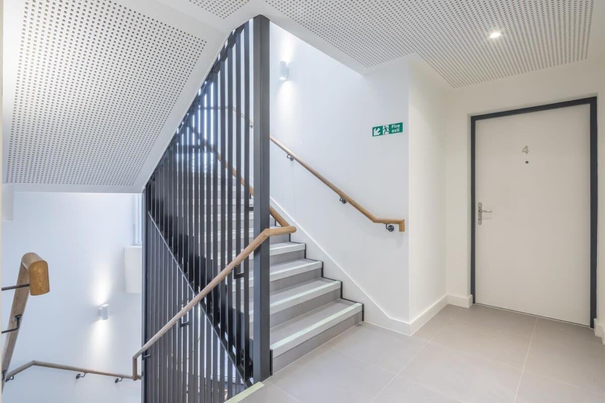 Luxurious City Centre With Balcony Apartment