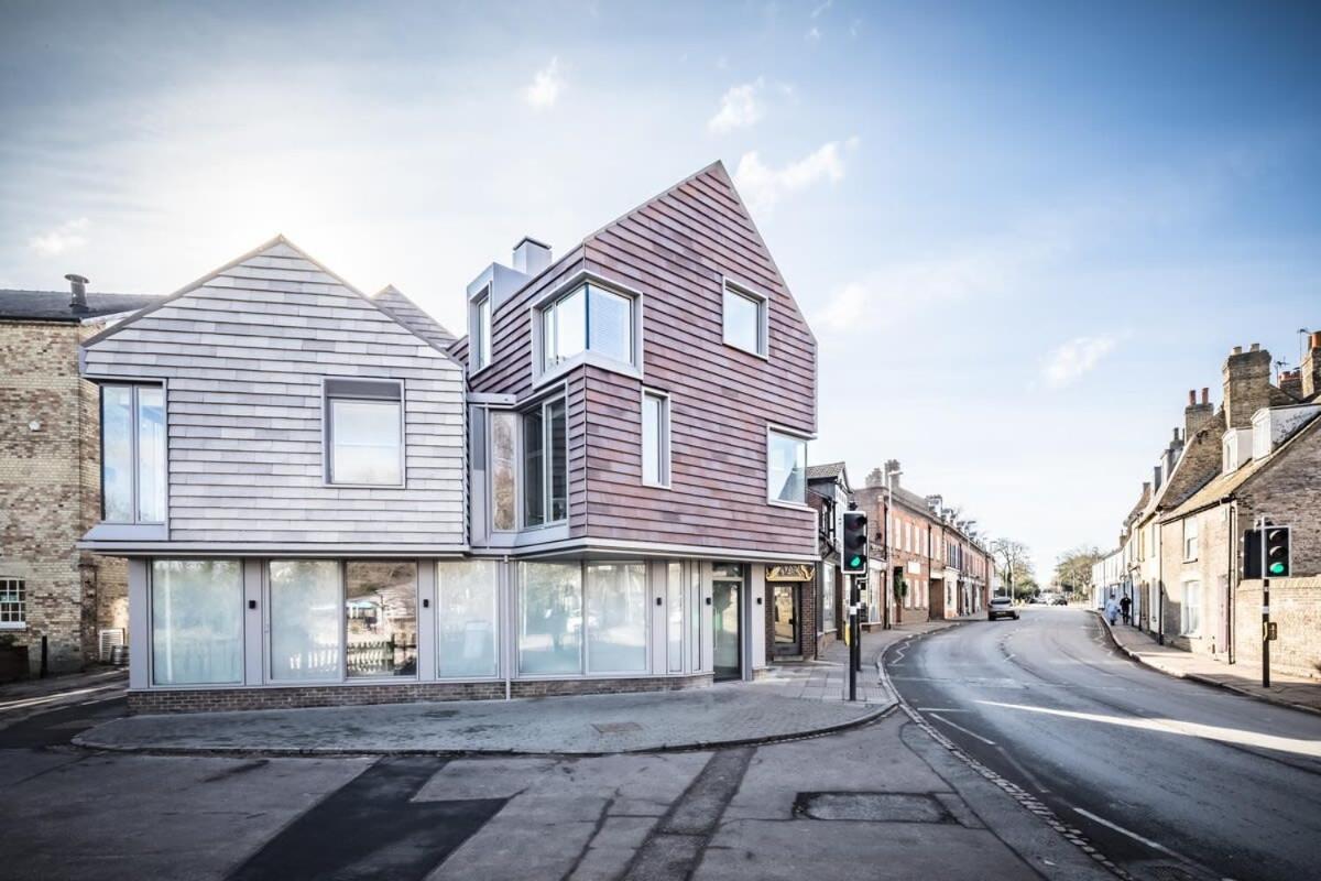 Luxury City Centre Stunning River Views *