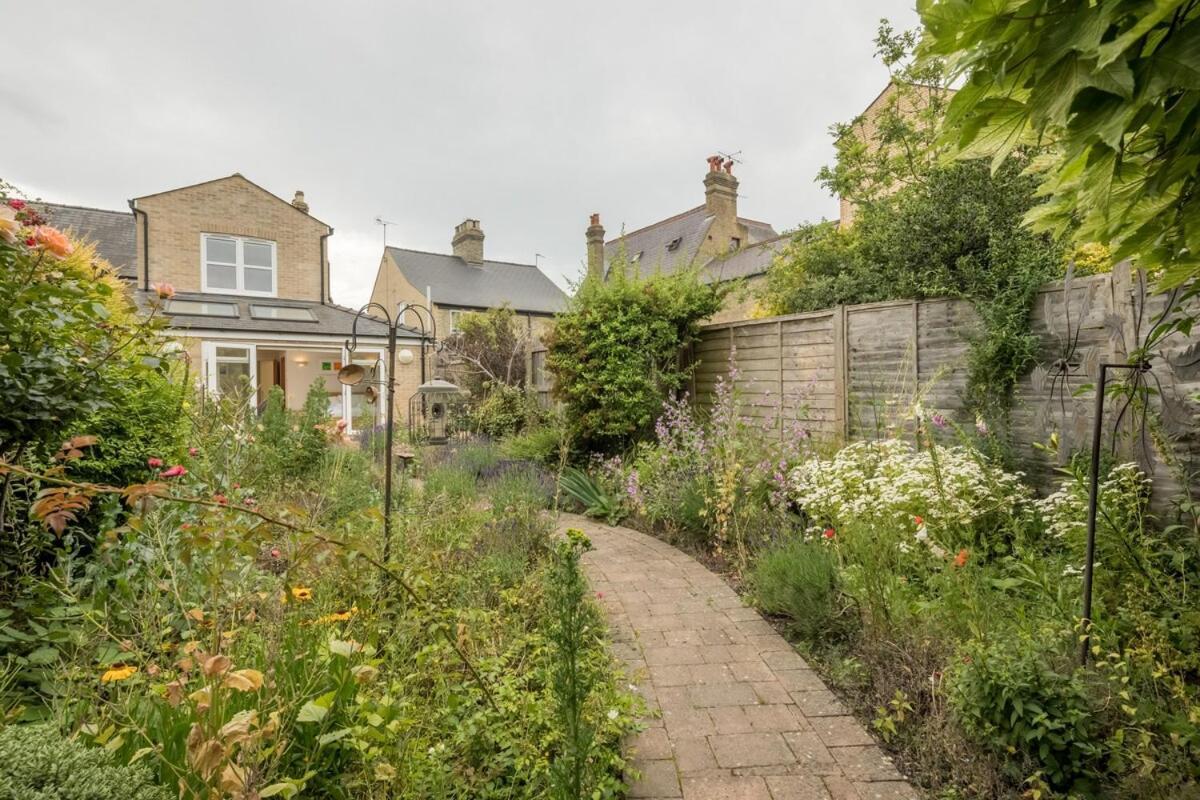 Large 4 Bedroom With Garden And Free Parking * Cambridge (Cambridgeshire)