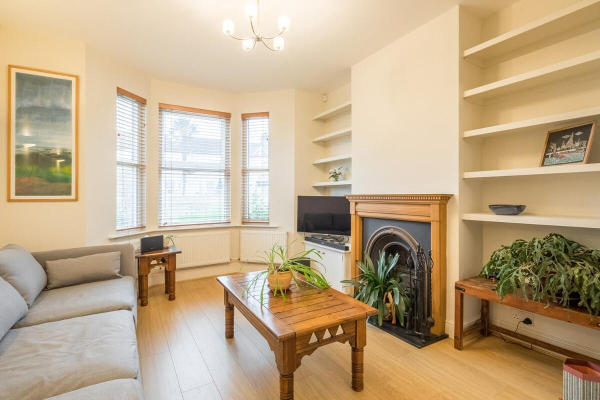 Holiday home Large 4 Bedroom With Garden And Free Parking Cambridge (Cambridgeshire)