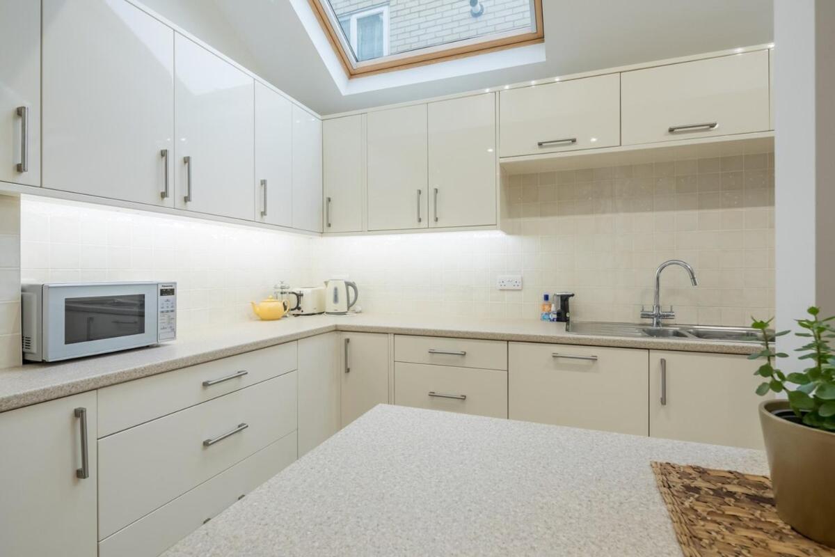 Large 4 Bedroom With Garden And Free Parking Holiday home Cambridge (Cambridgeshire)