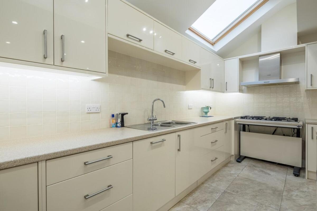 Holiday home Large 4 Bedroom With Garden And Free Parking Cambridge (Cambridgeshire)