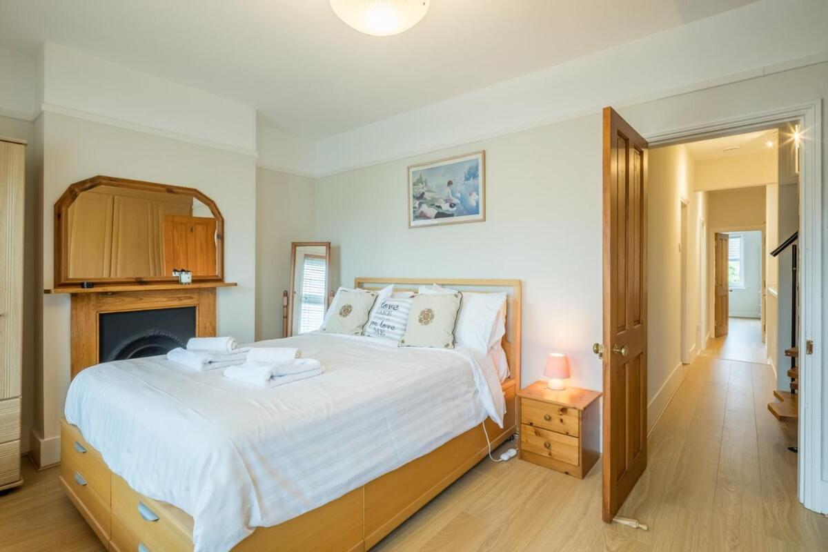 Large 4 Bedroom With Garden And Free Parking Holiday home Cambridge (Cambridgeshire)