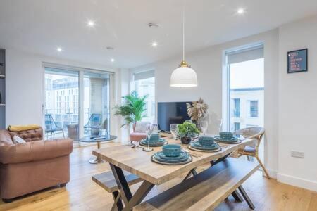 Luxe Station Flat With Terrace Apartment *