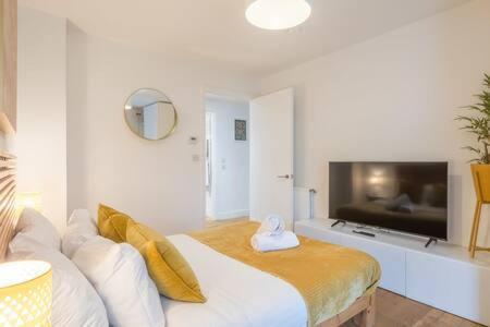Luxe Station Flat With Terrace