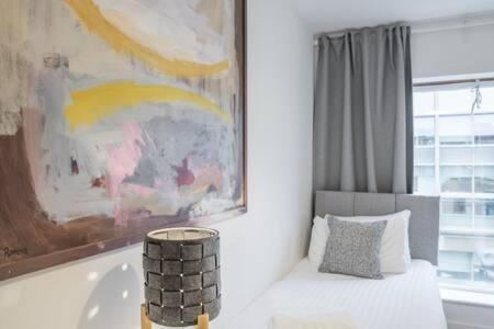 Luxe Station Flat With Terrace *