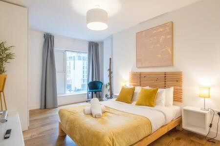 Luxe Station Flat With Terrace Apartment Cambridge (Cambridgeshire)