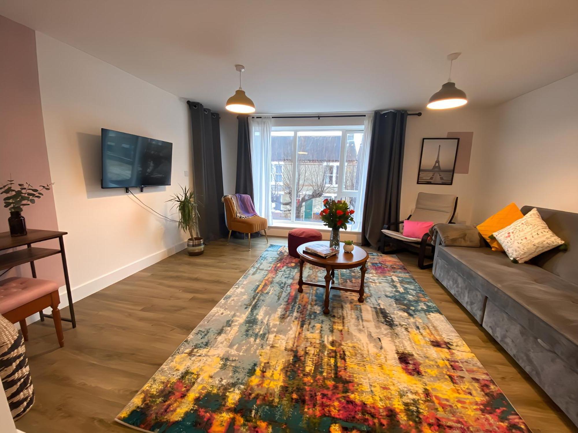 Riverside With 2br Flats At The Centre-parking-balcony