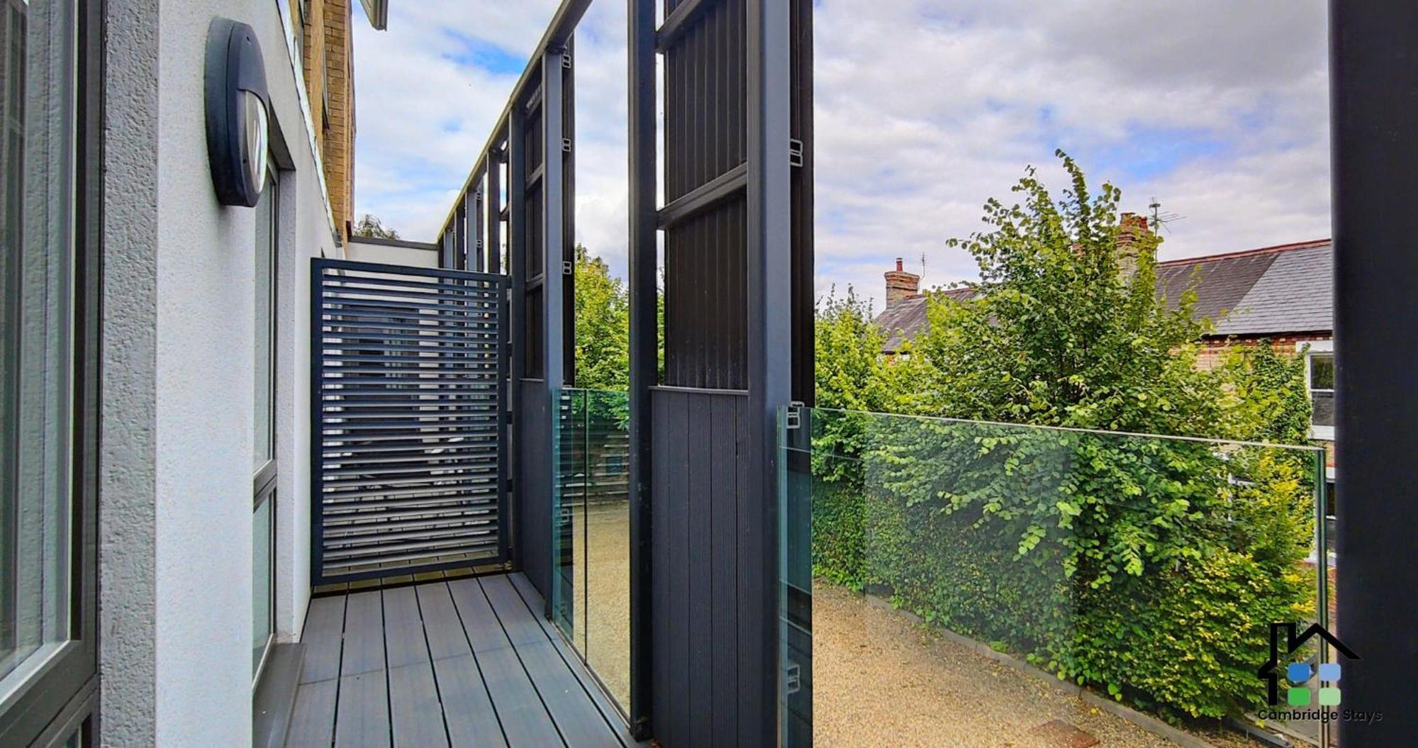 Riverside With 2br Flats At The Centre-parking-balcony Apartment