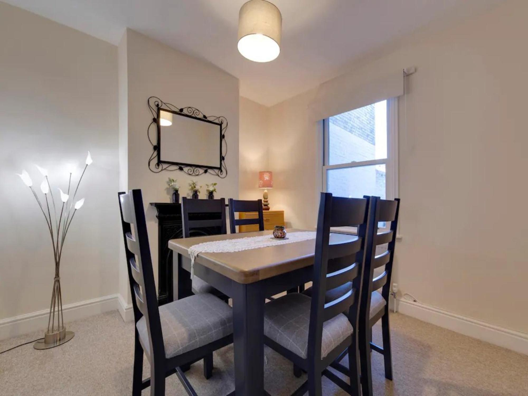 Pass The Keys Modern And Spacious Terrace In Holiday home Cambridge (Cambridgeshire)