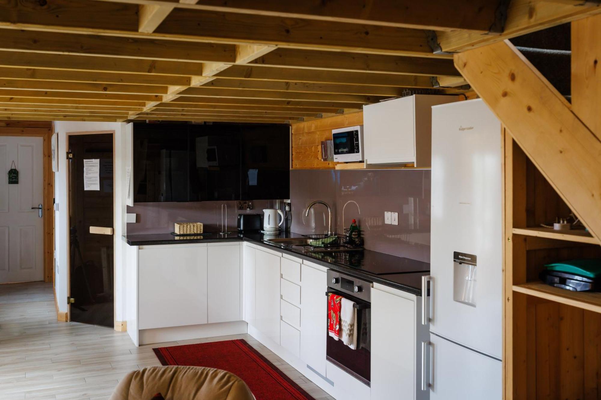 Spacious Evcharger And Free Parking Near *