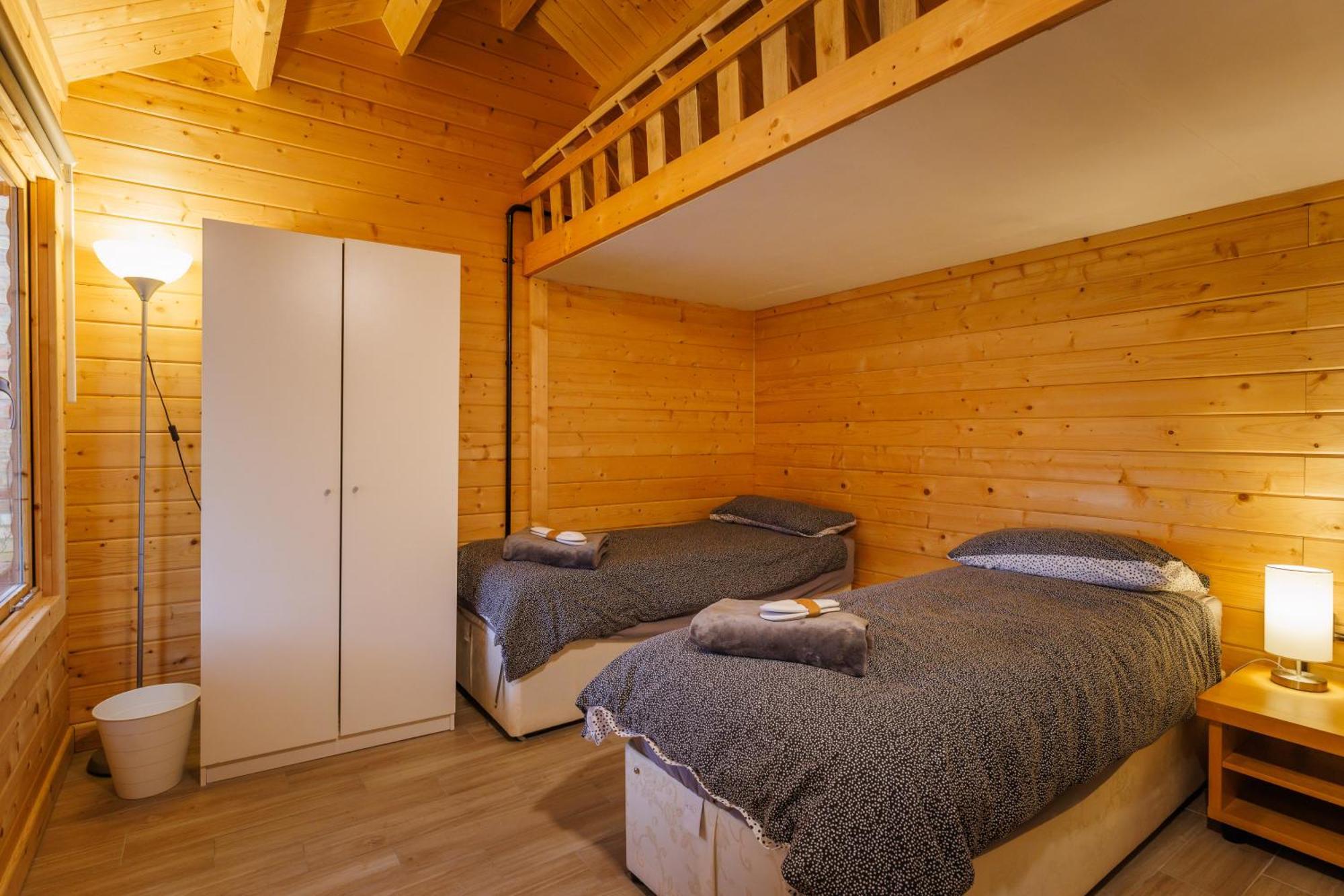Holiday home Spacious Evcharger And Free Parking Near