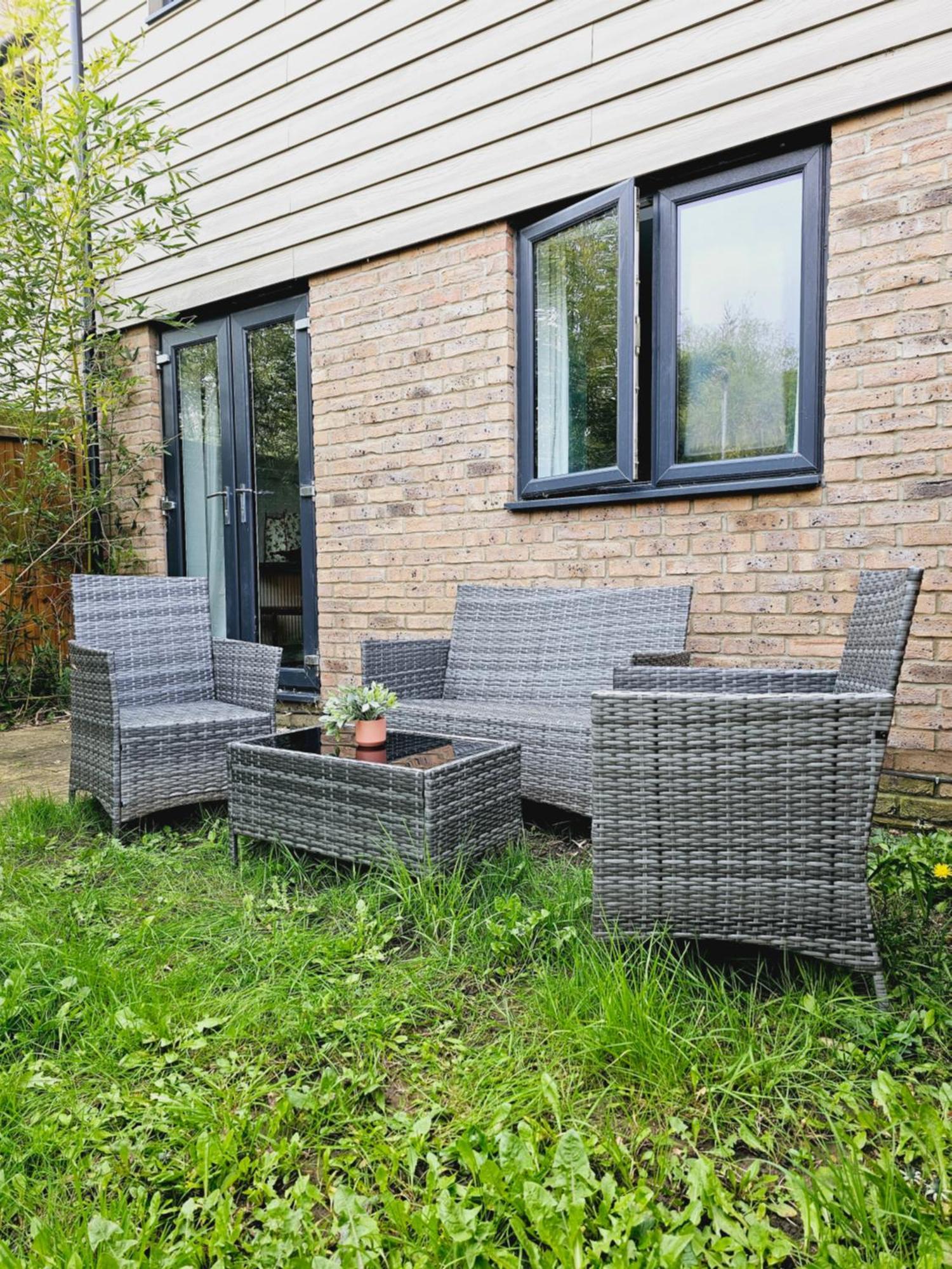Holiday home Stylish 3 Bedrooms & 2 Bathrooms House, Free Parking On Premises! *