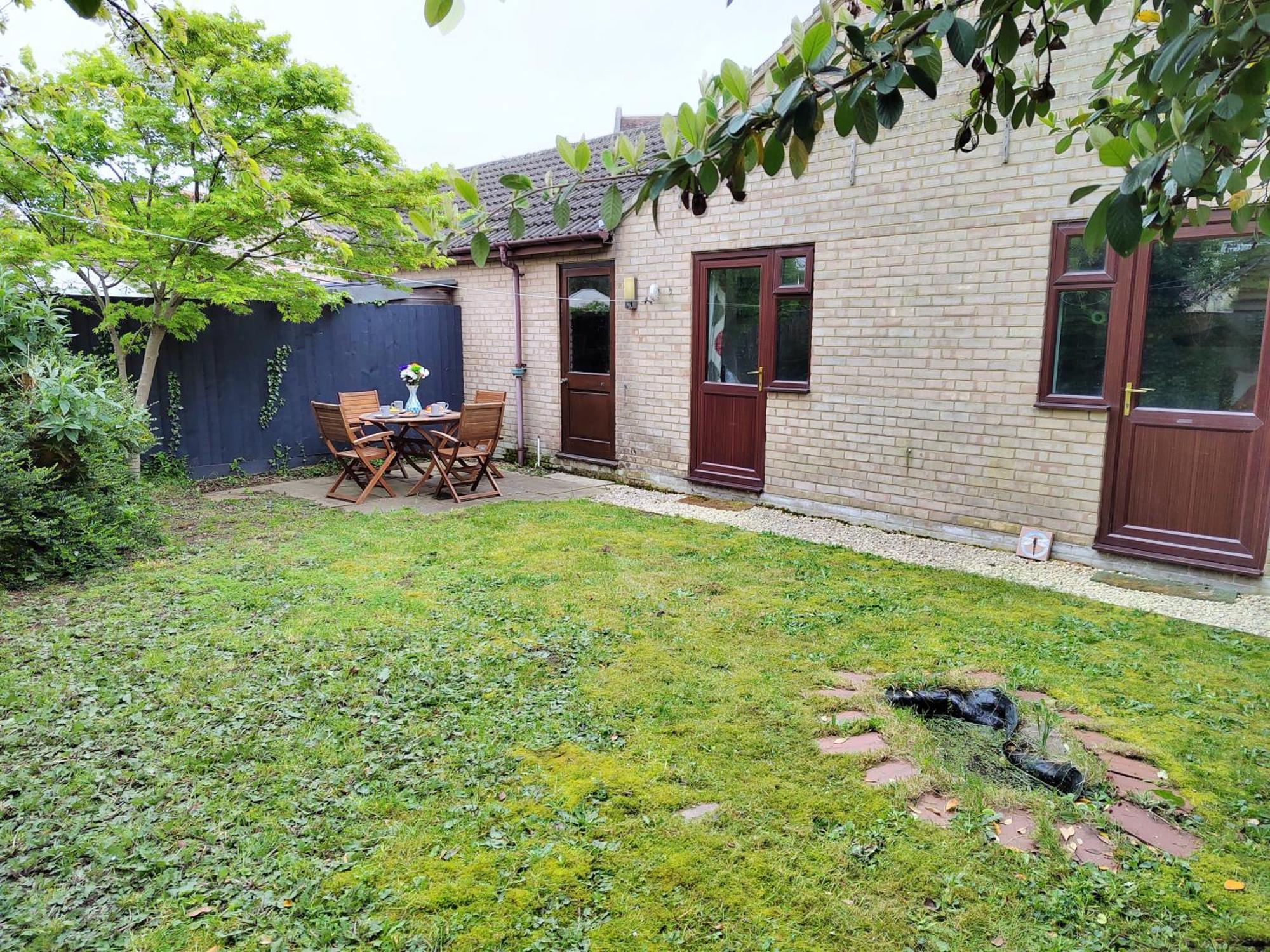 Epicsa - Quiet Bungalow, 3 Bedroom With Parking & Garden * Cambridge (Cambridgeshire)
