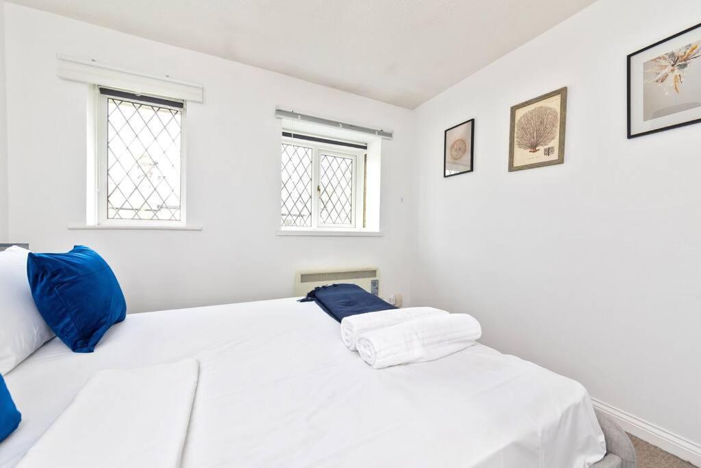 Beautiful House By Station With Private Parking Holiday home *