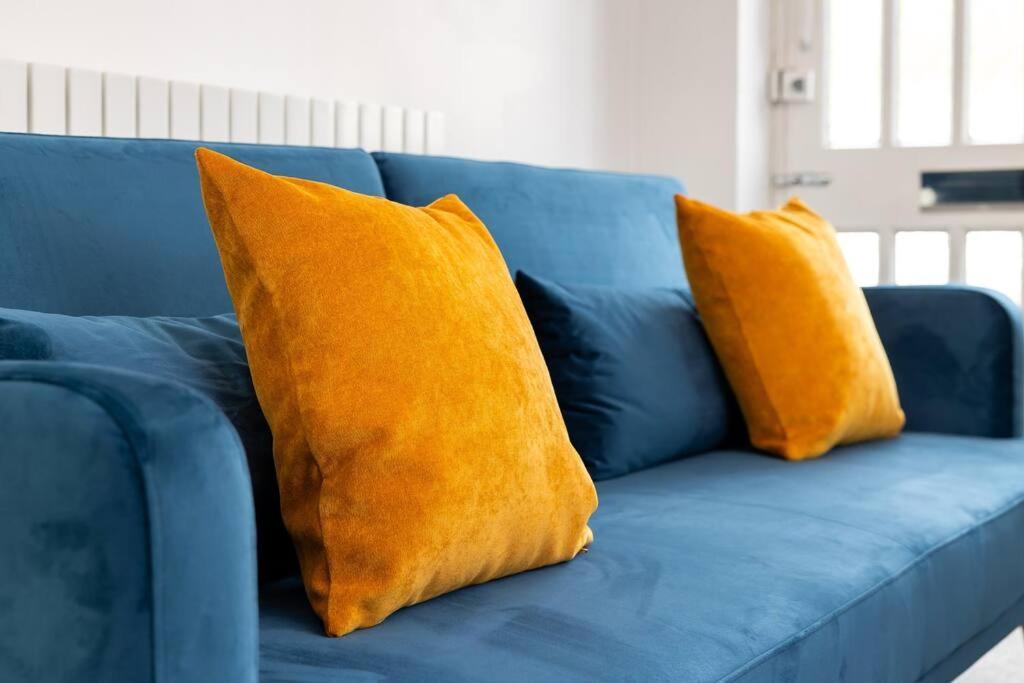 Holiday home Beautiful House By Station With Private Parking *