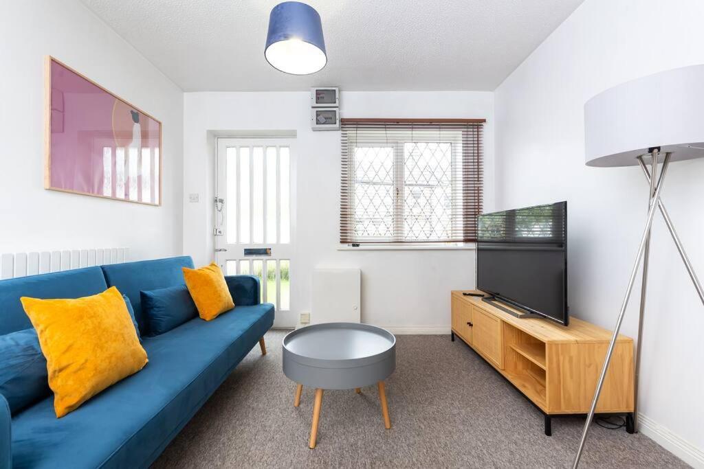 Beautiful House By Station With Private Parking Holiday home