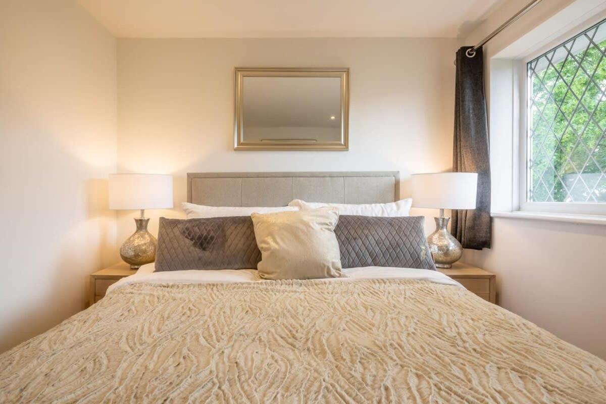 Delightful Duplex - 2 Mins To Station Apartment