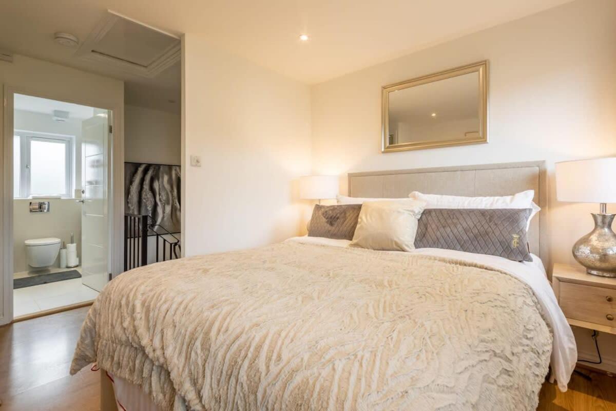 Delightful Duplex - 2 Mins To Station *