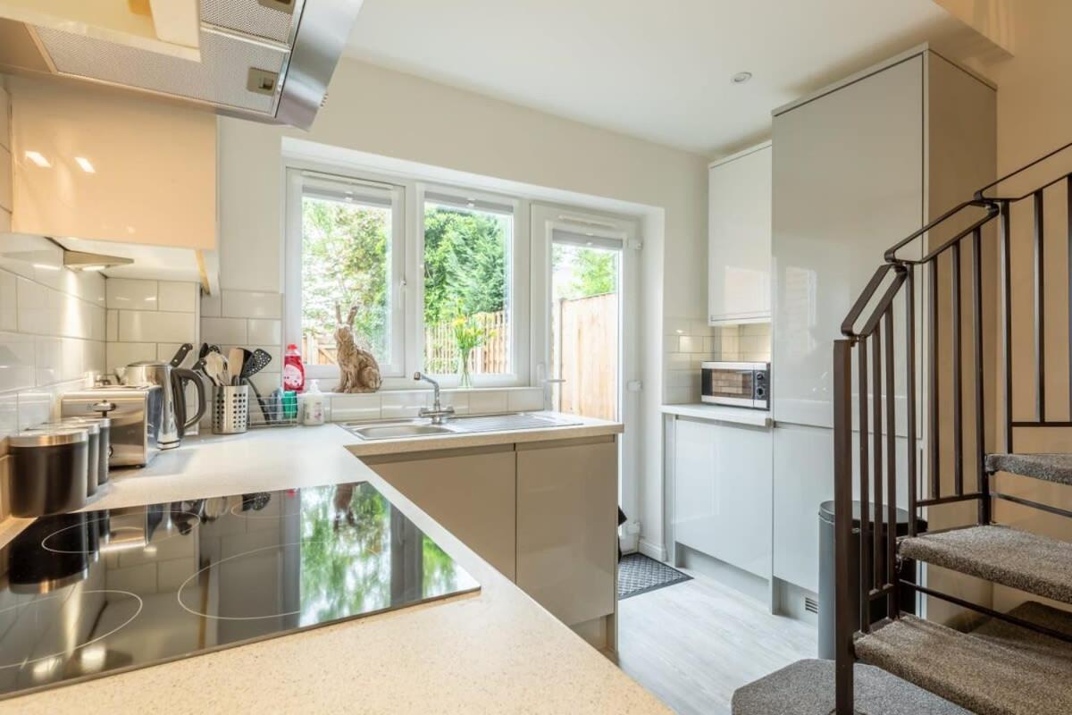 Delightful Duplex - 2 Mins To Station
