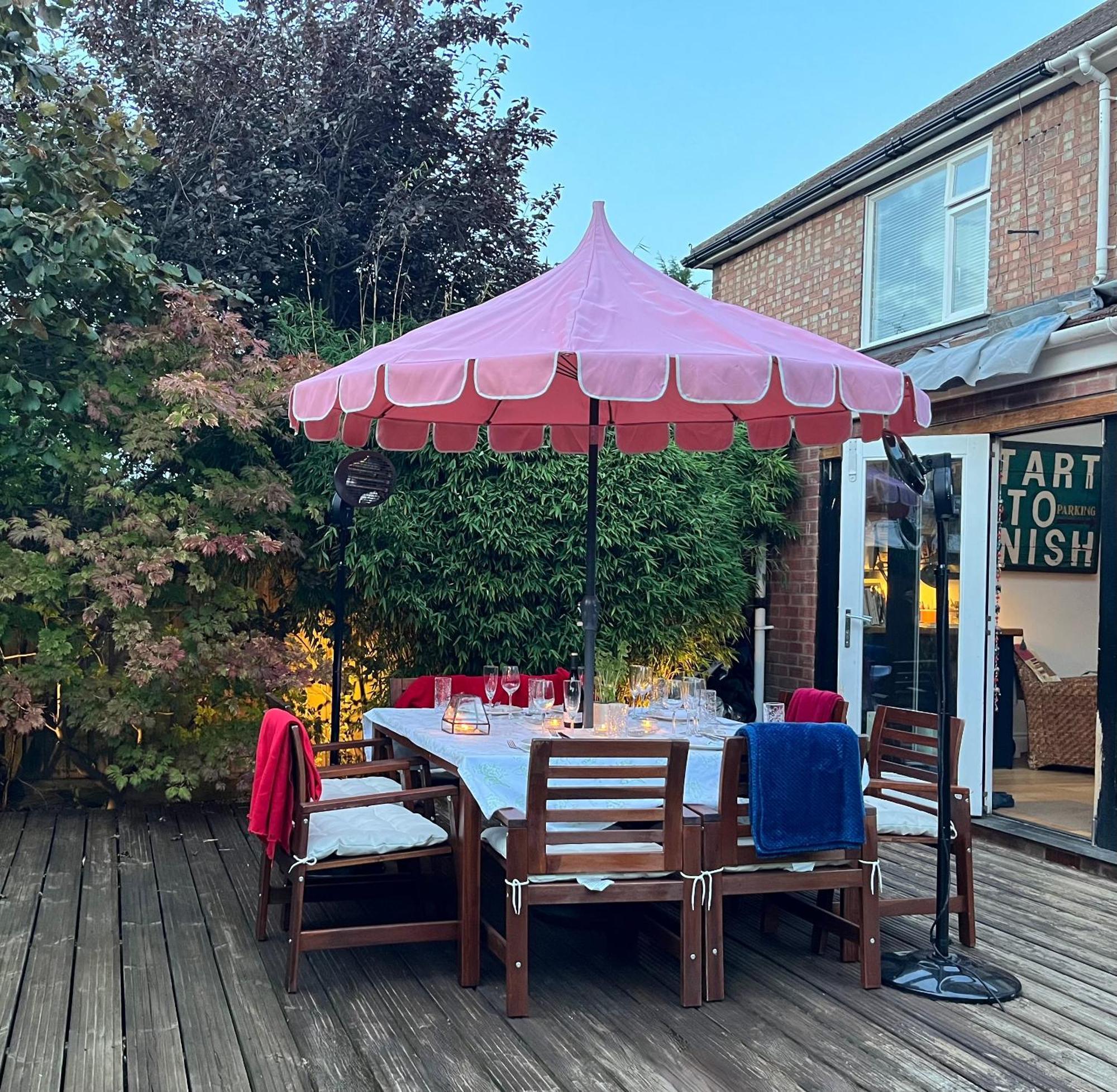 Homestay Modern, Gr Floor 1 Bed, Bathroom, Garden & Private Entry With Free Parking