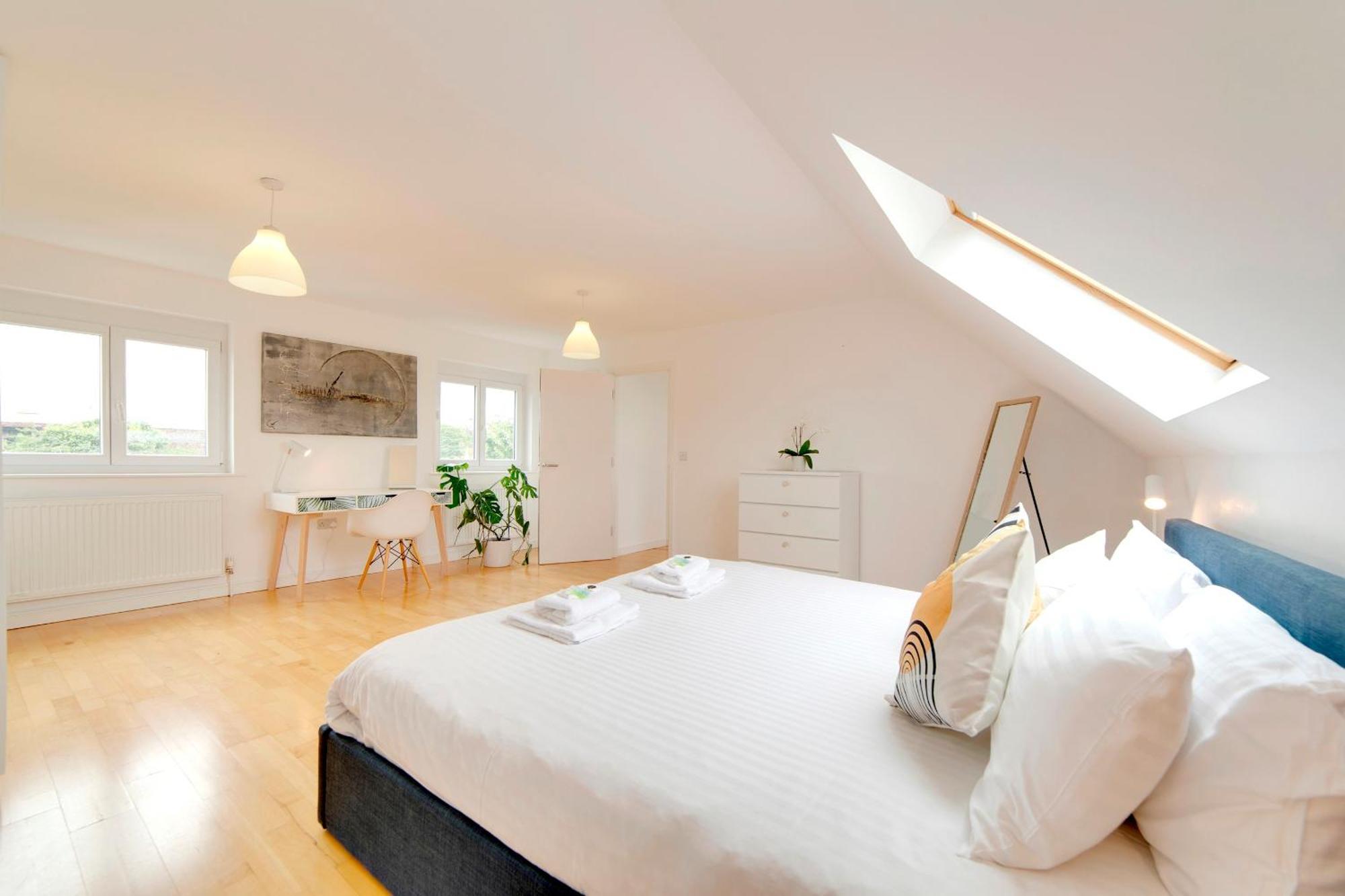 Pass The Keys 49 Byron Square Modern And Spacious 3 Bed With Free Parking Holiday home