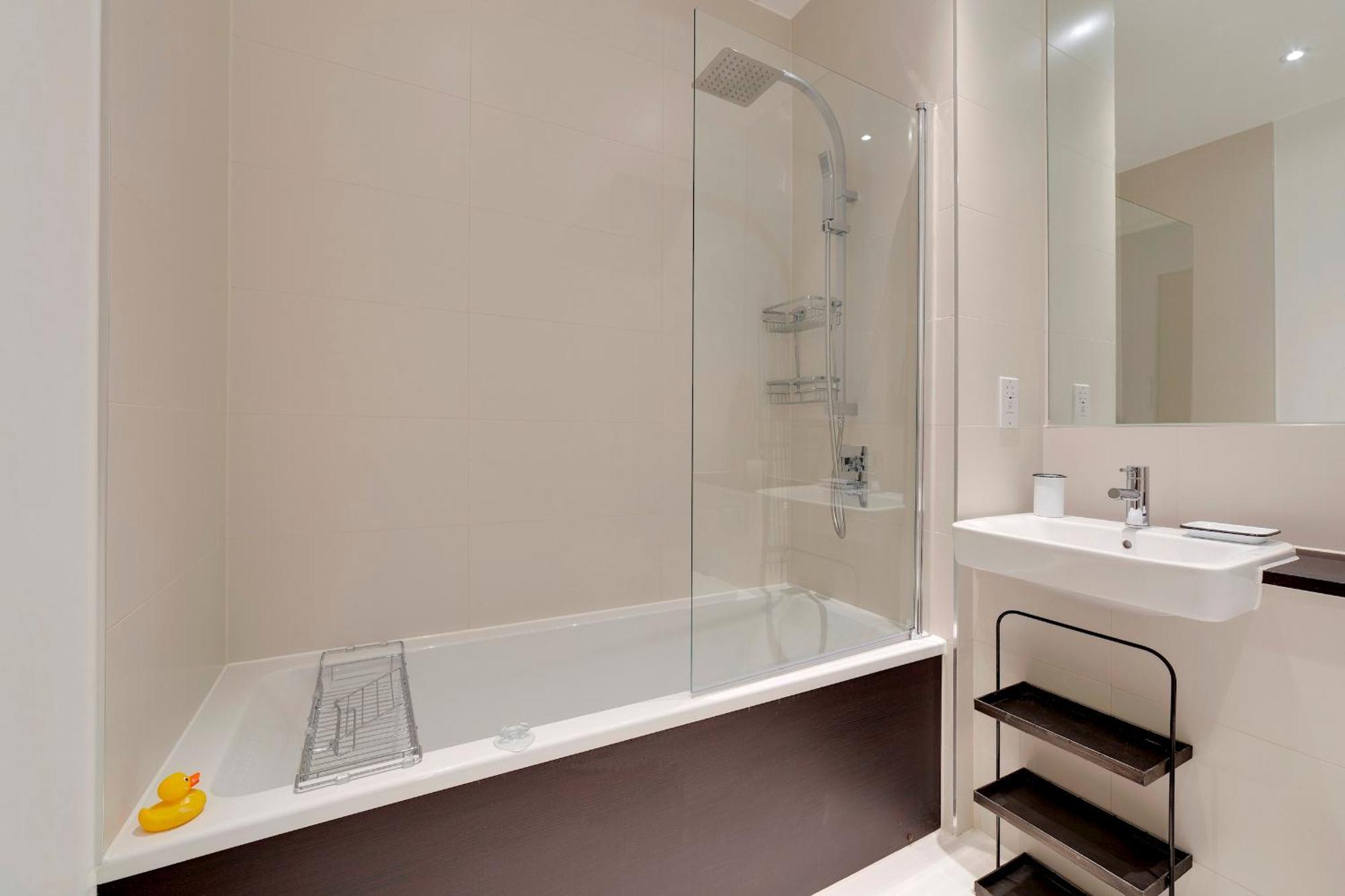 Pass The Keys Stunning And Spacious Modern Flat - Own Car Park Apartment