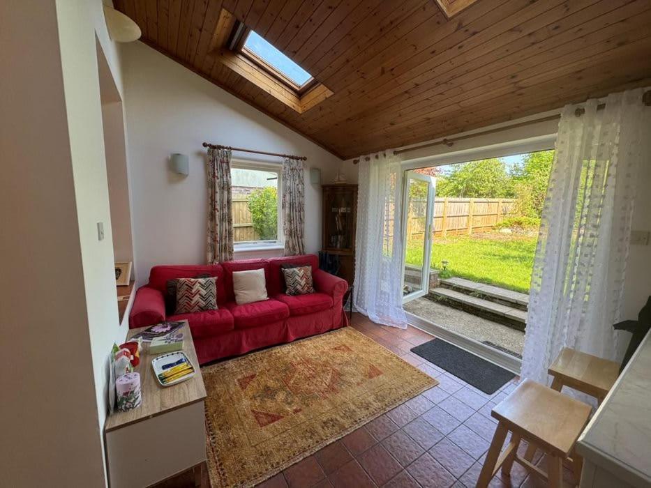Wonderful 3 Bed House With Garden Nr Centre
