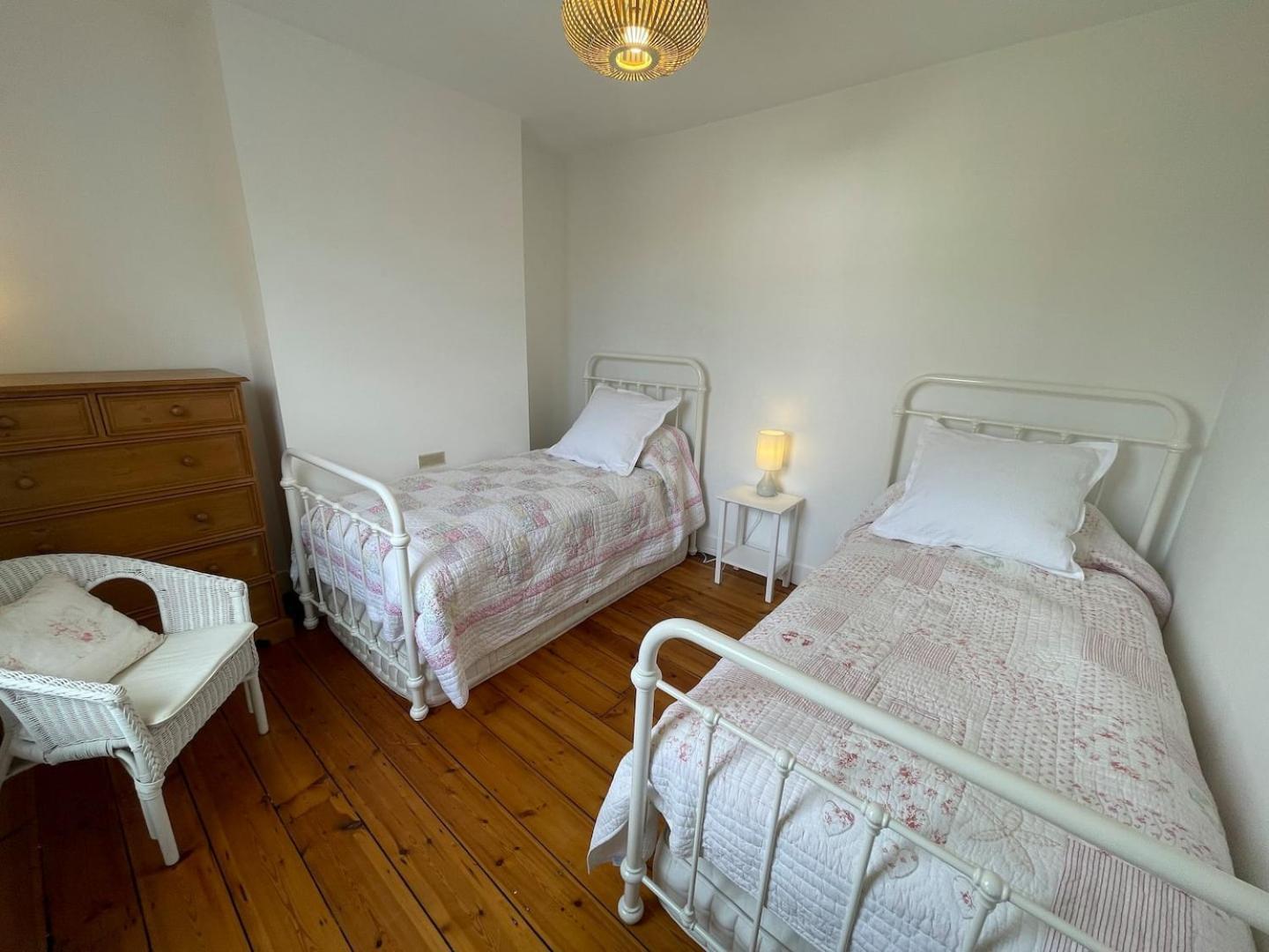 Fantastic Victorian House, Excellent Location - Homehost *