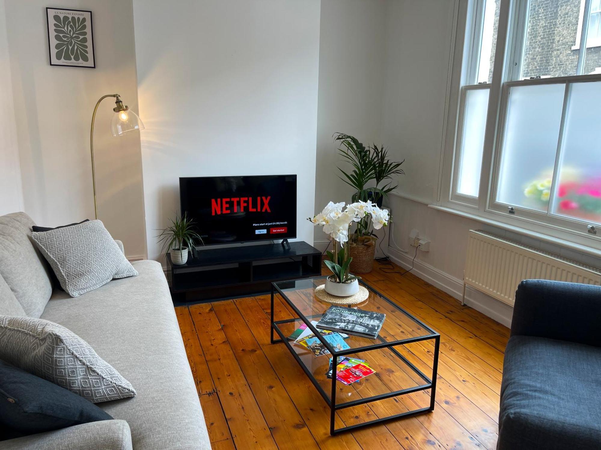 Fantastic Victorian House, Excellent Location - Homehost *