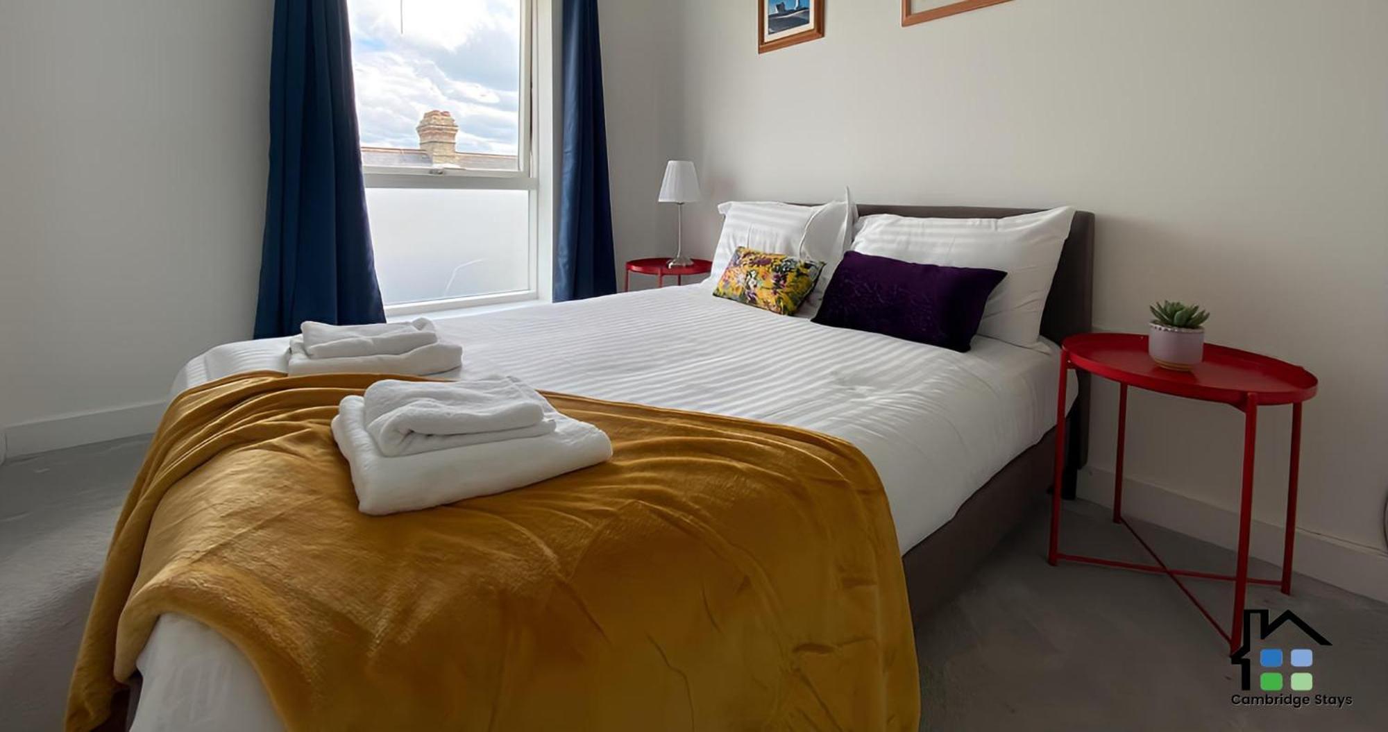 Riverside With 2br Flats At The Centre-parking-balcony Apartment *