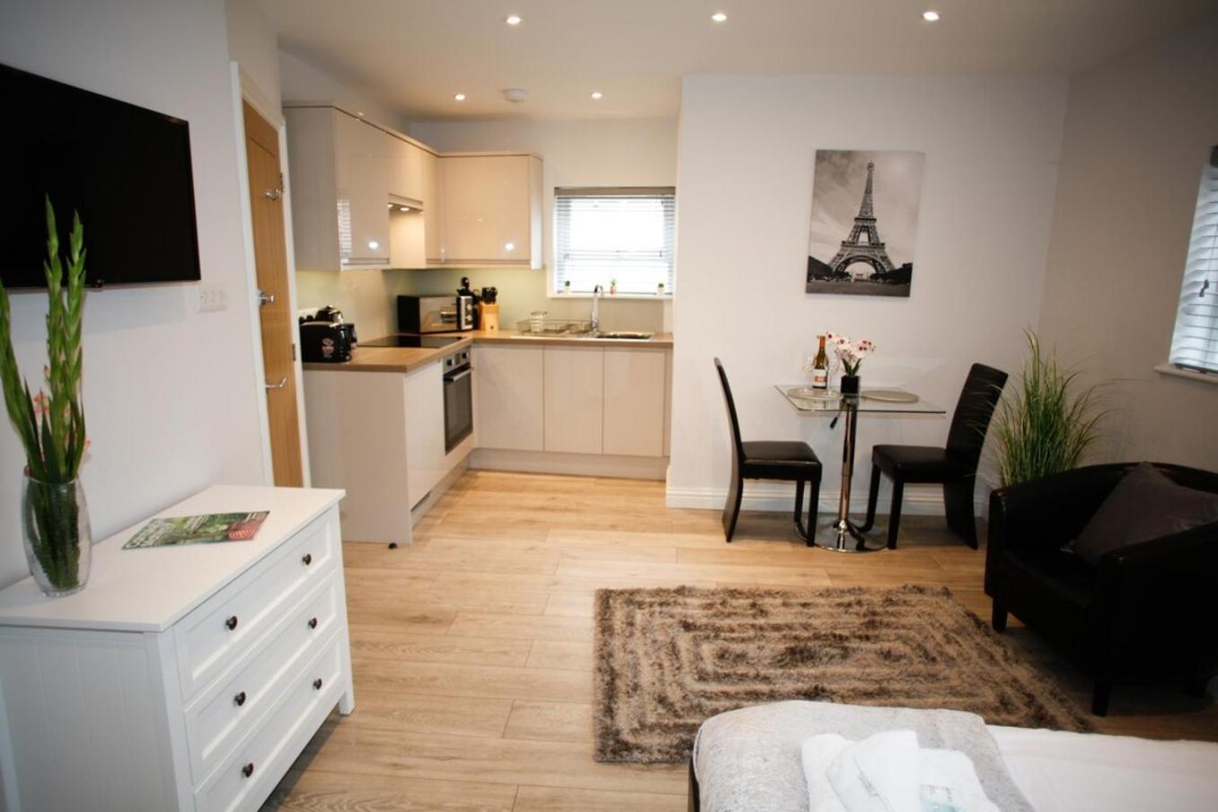 Apartment City Cb1 Studio Just Off Mill Rd, Close To Train Station - Walk To Station And City Centre