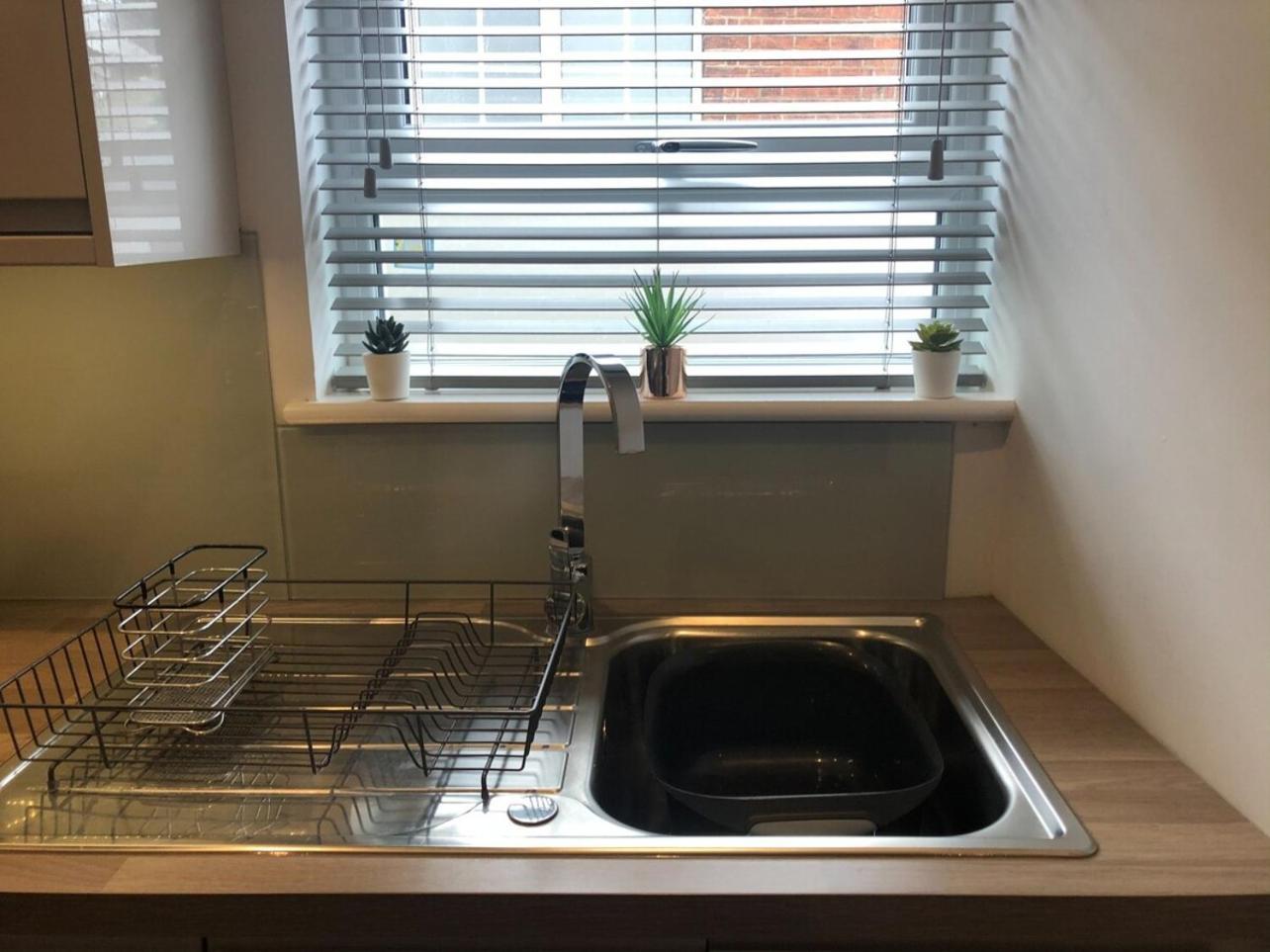 City Cb1 Studio Just Off Mill Rd, Close To Train Station - Walk To Station And City Centre Apartment