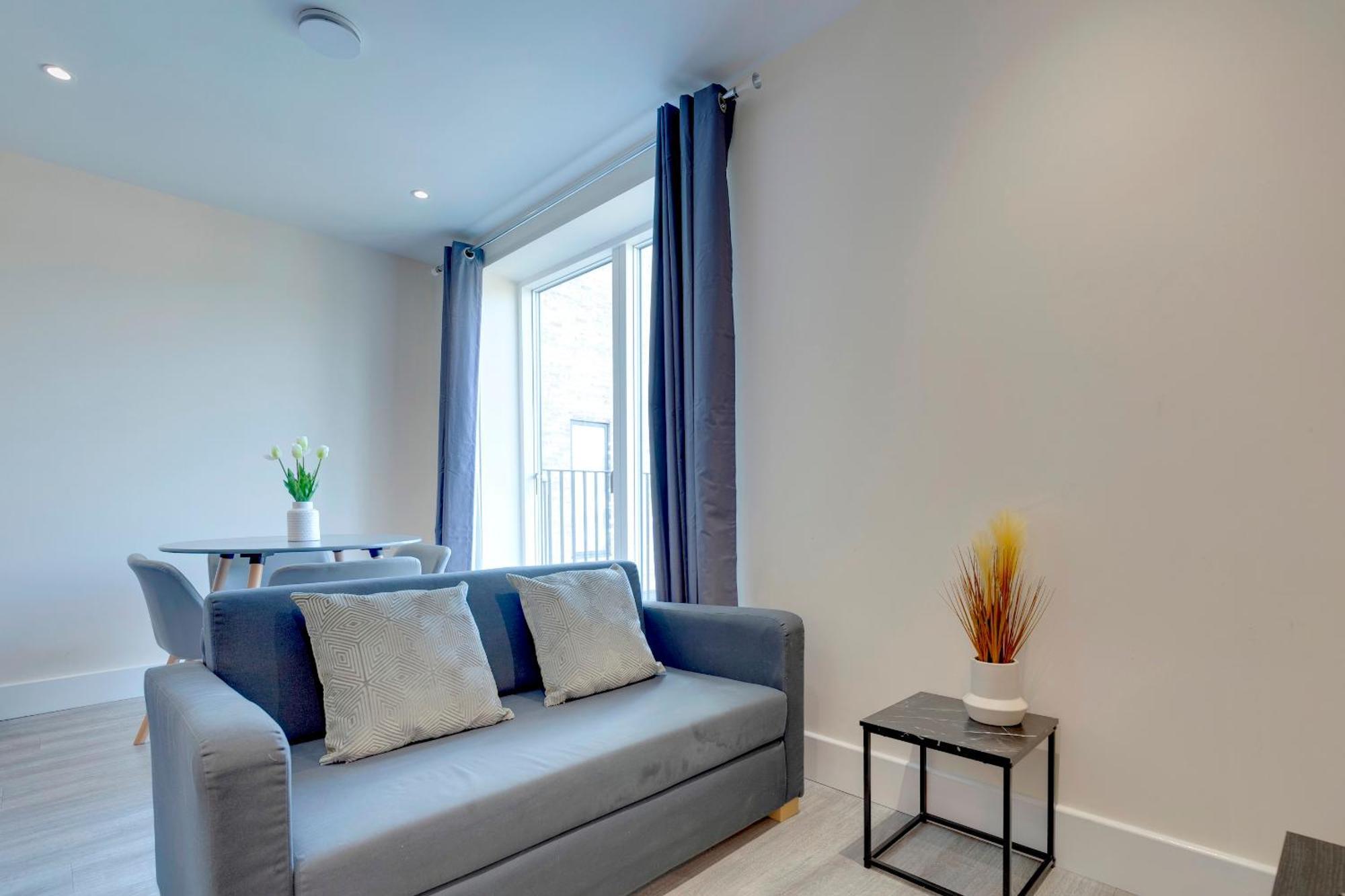 Spacious Comfortable And Modern Unit Pass The Keys