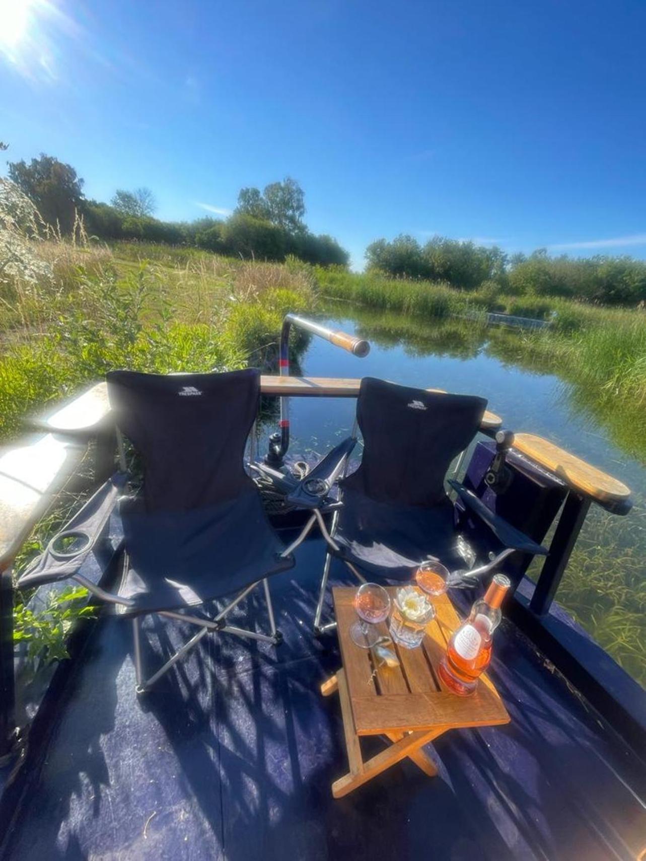 Narrowboats - Beautiful New Moon Narrowboat Botel *