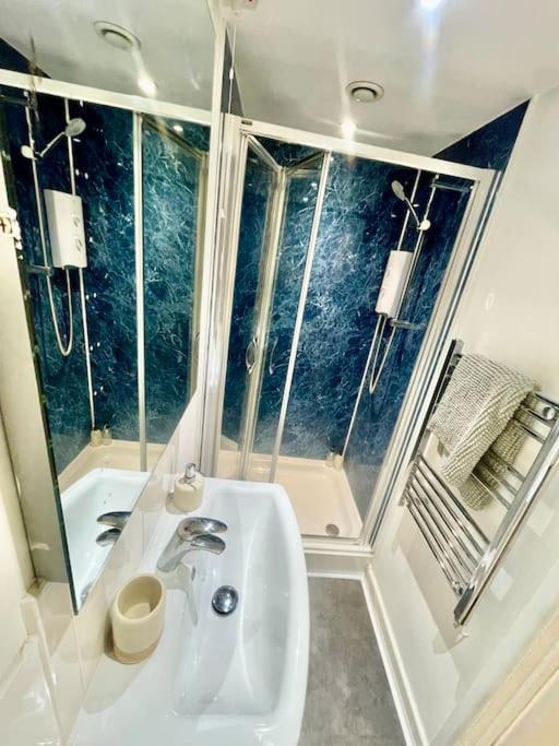 Centre Studio, Sleeps 3 *