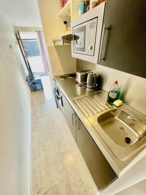 Centre Studio, Sleeps 3 Apartment *
