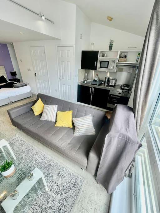 Apartment Centre First Floor Sleeps 3 *