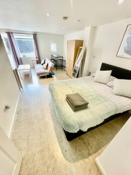 Apartment Centre Studio, Sleeps 3 *
