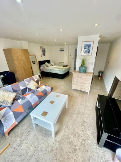 Centre Studio, Sleeps 3 Apartment *