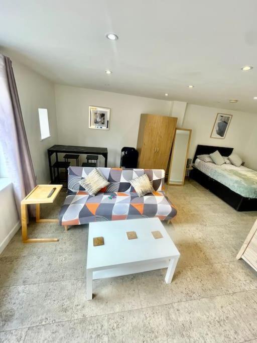 Apartment Centre Studio, Sleeps 3 *
