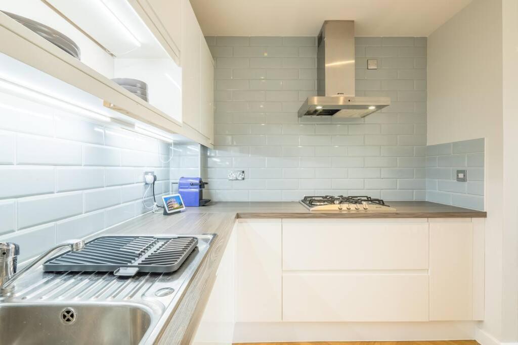 Holiday home Executive 2br Next To Station + Parking
