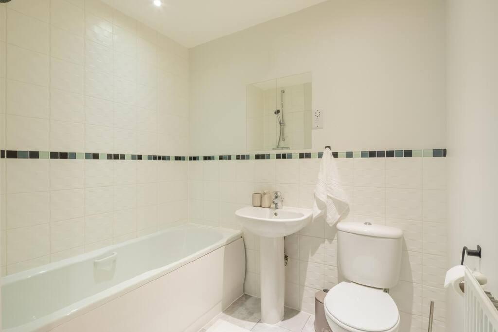 Holiday home Executive 2br Next To Station + Parking